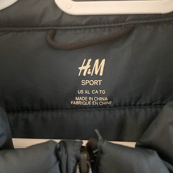 H&M Lightweight Puffer Jacket - Picture 2 of 9